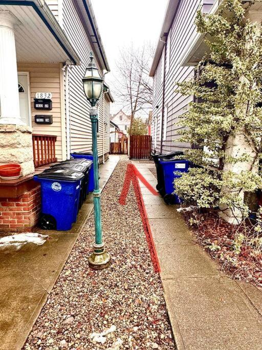 Little House On 47Th Apartamento Cleveland Exterior foto