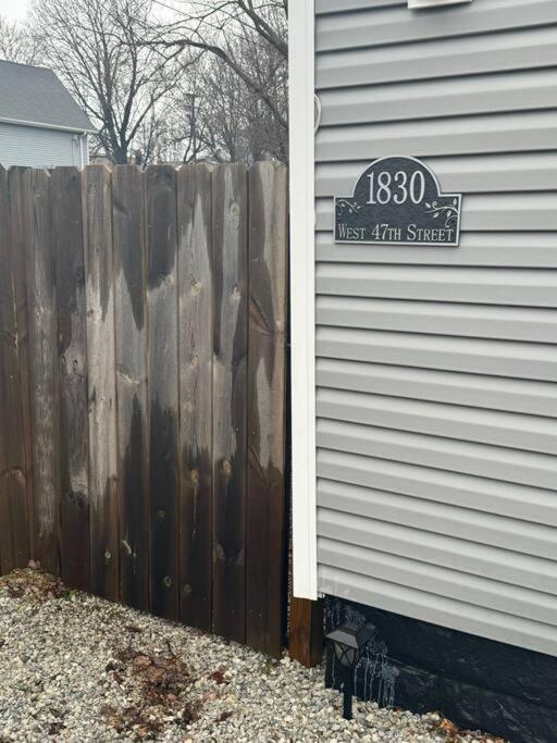 Little House On 47Th Apartamento Cleveland Exterior foto
