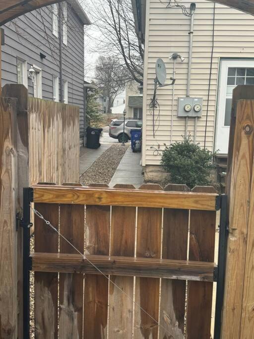 Little House On 47Th Apartamento Cleveland Exterior foto