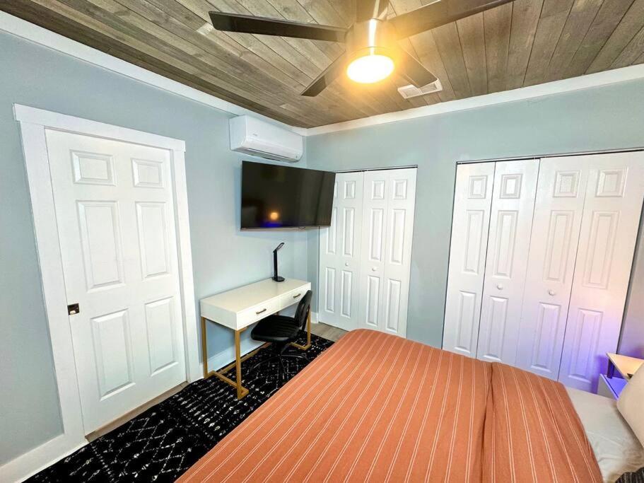 Little House On 47Th Apartamento Cleveland Exterior foto